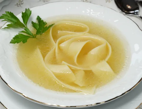 Caldo de Navidad con pappardelle