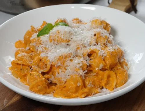 Pasta con salsa de tomates asados y ricotta