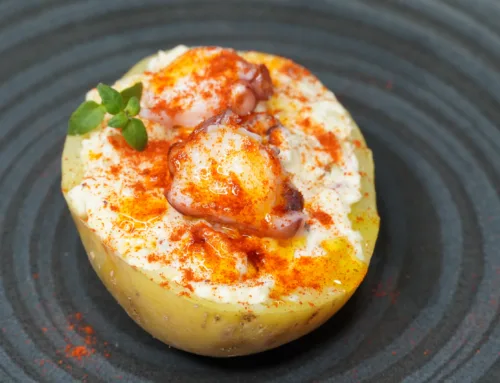 Patatas rellenas de ensaladilla de pulpo